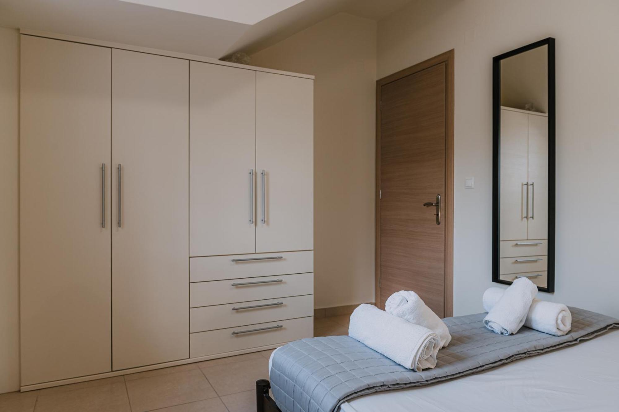 Hb Modern Apartments トロン 部屋 写真
