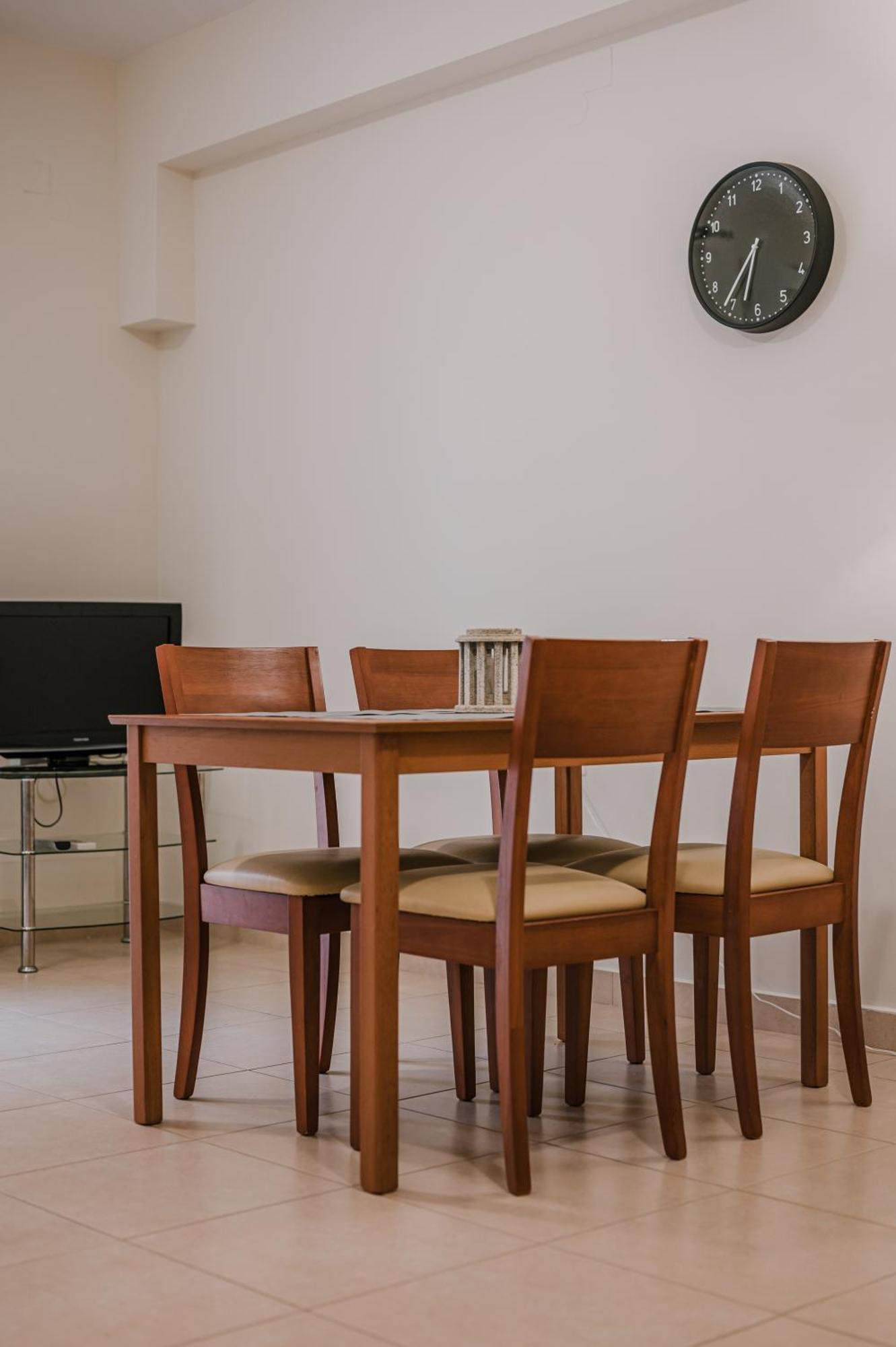 Hb Modern Apartments トロン 部屋 写真