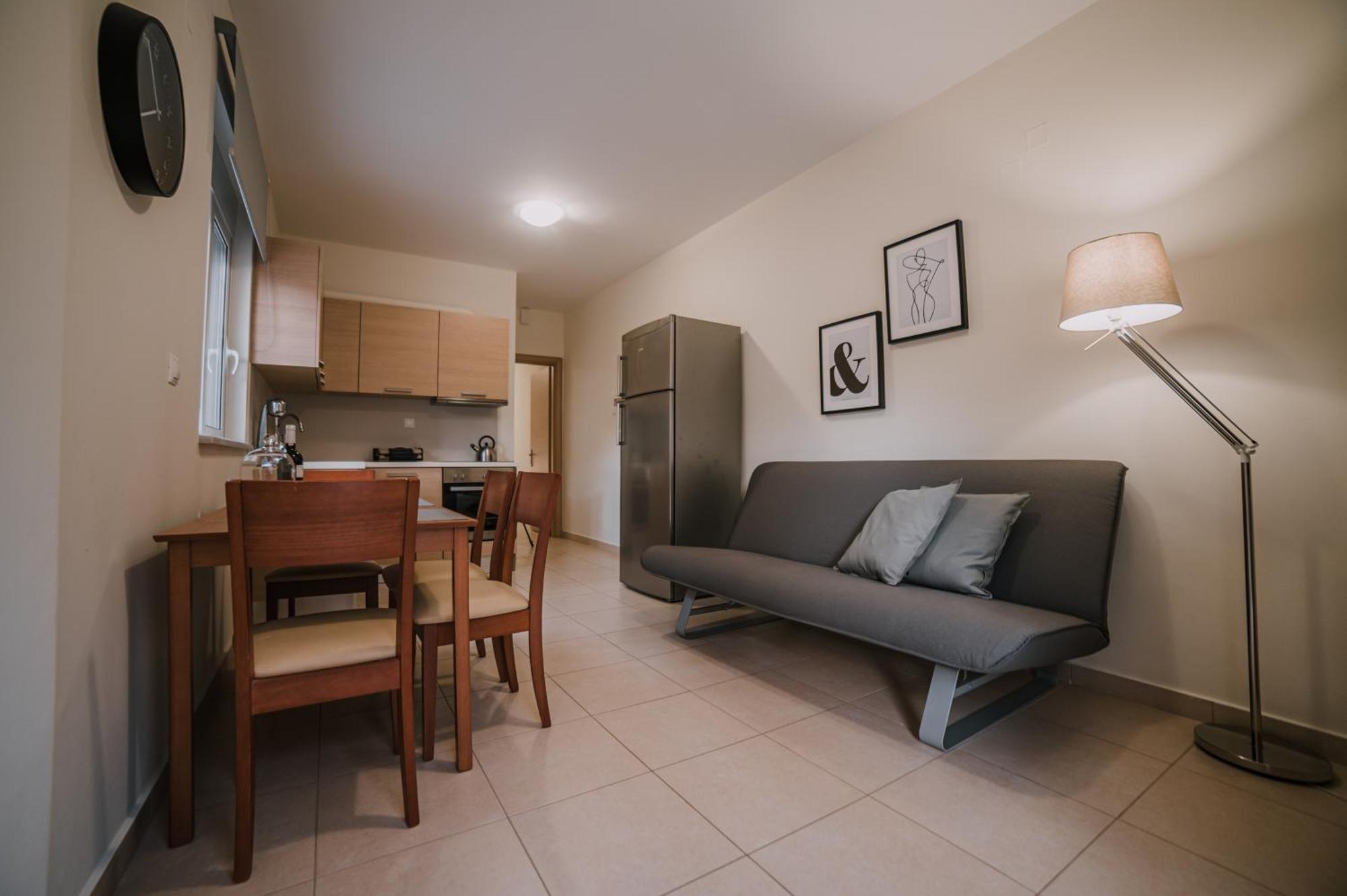 Hb Modern Apartments トロン 部屋 写真